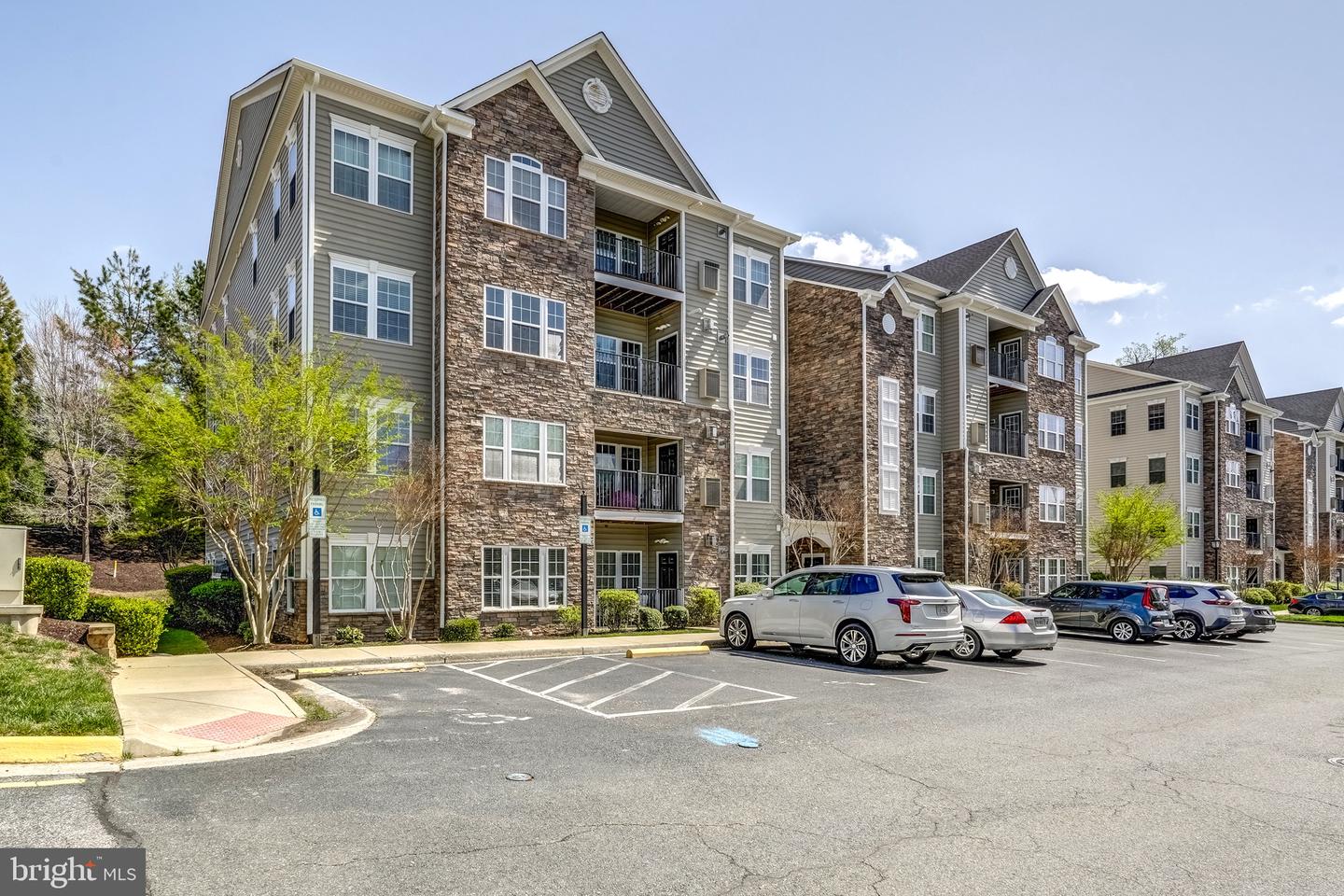 910 WESTWOOD VILLAGE WAY #202, MIDLOTHIAN, Virginia 23114, 2 Bedrooms Bedrooms, ,2 BathroomsBathrooms,Residential,For sale,910 WESTWOOD VILLAGE WAY #202,VACF2001092 MLS # VACF2001092