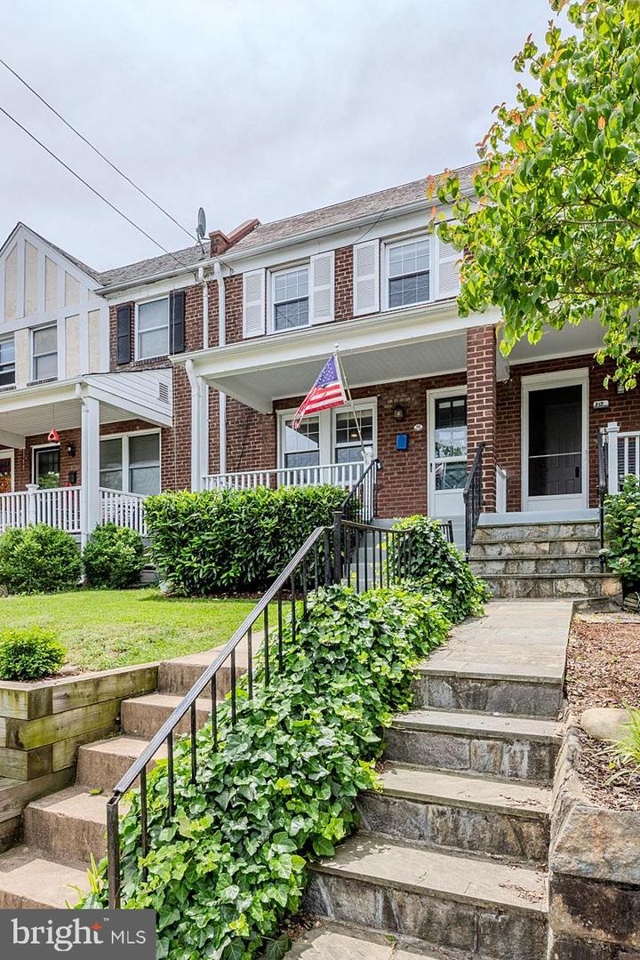 219 E MONROE AVE, ALEXANDRIA, Virginia 22301, 3 Bedrooms Bedrooms, ,2 BathroomsBathrooms,Residential,For sale,219 E MONROE AVE,VAAX2044960 MLS # VAAX2044960