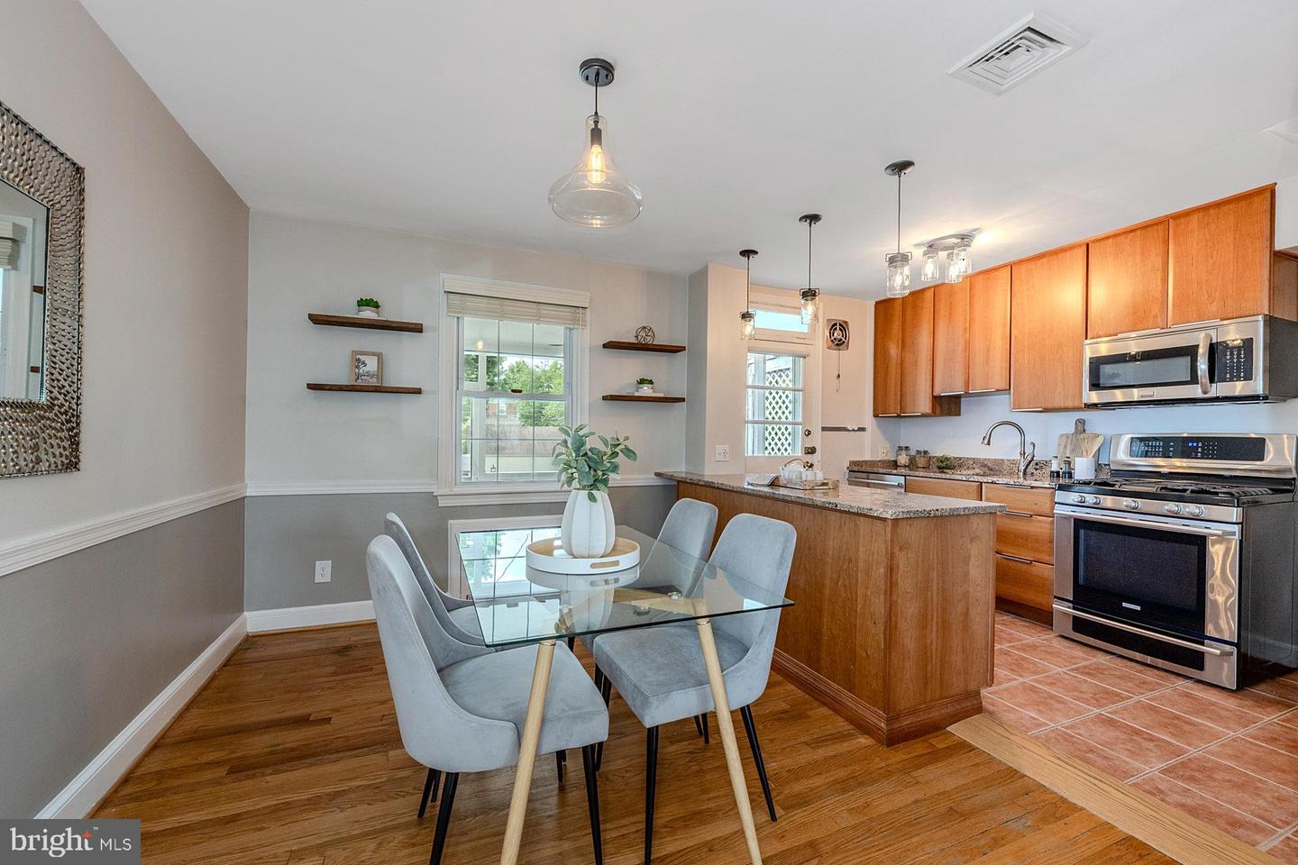 219 E MONROE AVE, ALEXANDRIA, Virginia 22301, 3 Bedrooms Bedrooms, ,2 BathroomsBathrooms,Residential,For sale,219 E MONROE AVE,VAAX2044960 MLS # VAAX2044960