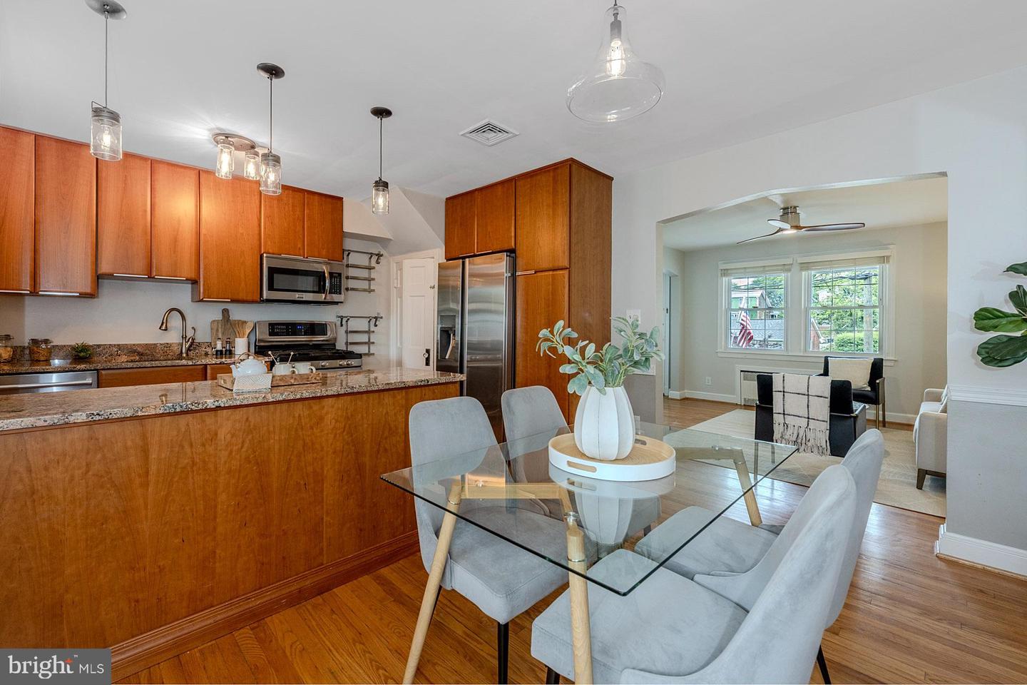 219 E MONROE AVE, ALEXANDRIA, Virginia 22301, 3 Bedrooms Bedrooms, ,2 BathroomsBathrooms,Residential,For sale,219 E MONROE AVE,VAAX2044960 MLS # VAAX2044960