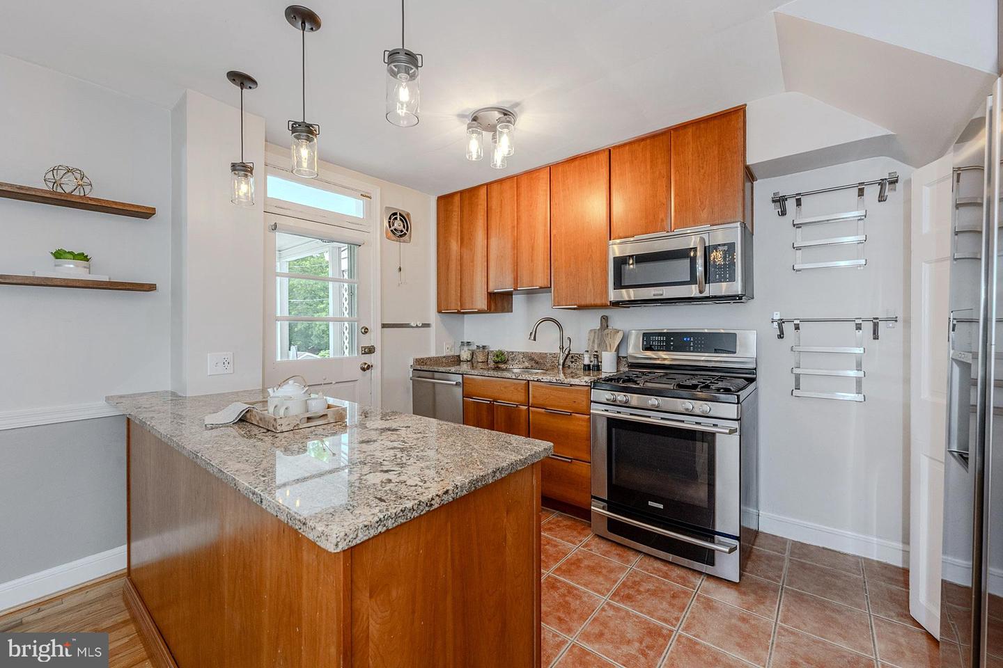 219 E MONROE AVE, ALEXANDRIA, Virginia 22301, 3 Bedrooms Bedrooms, ,2 BathroomsBathrooms,Residential,For sale,219 E MONROE AVE,VAAX2044960 MLS # VAAX2044960