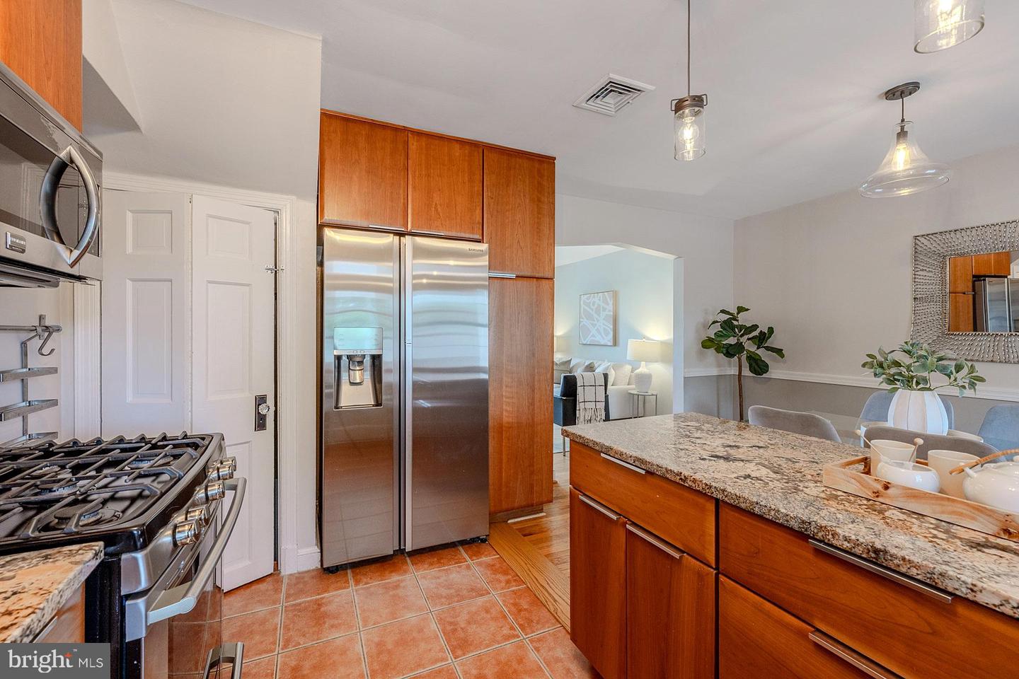 219 E MONROE AVE, ALEXANDRIA, Virginia 22301, 3 Bedrooms Bedrooms, ,2 BathroomsBathrooms,Residential,For sale,219 E MONROE AVE,VAAX2044960 MLS # VAAX2044960