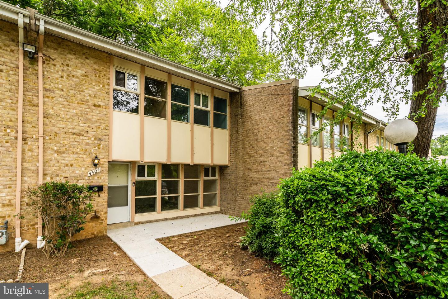 4404 FOREST GLEN CT, ANNANDALE, Virginia 22003, 4 Bedrooms Bedrooms, ,2 BathroomsBathrooms,Residential,For sale,4404 FOREST GLEN CT,VAFX2239570 MLS # VAFX2239570