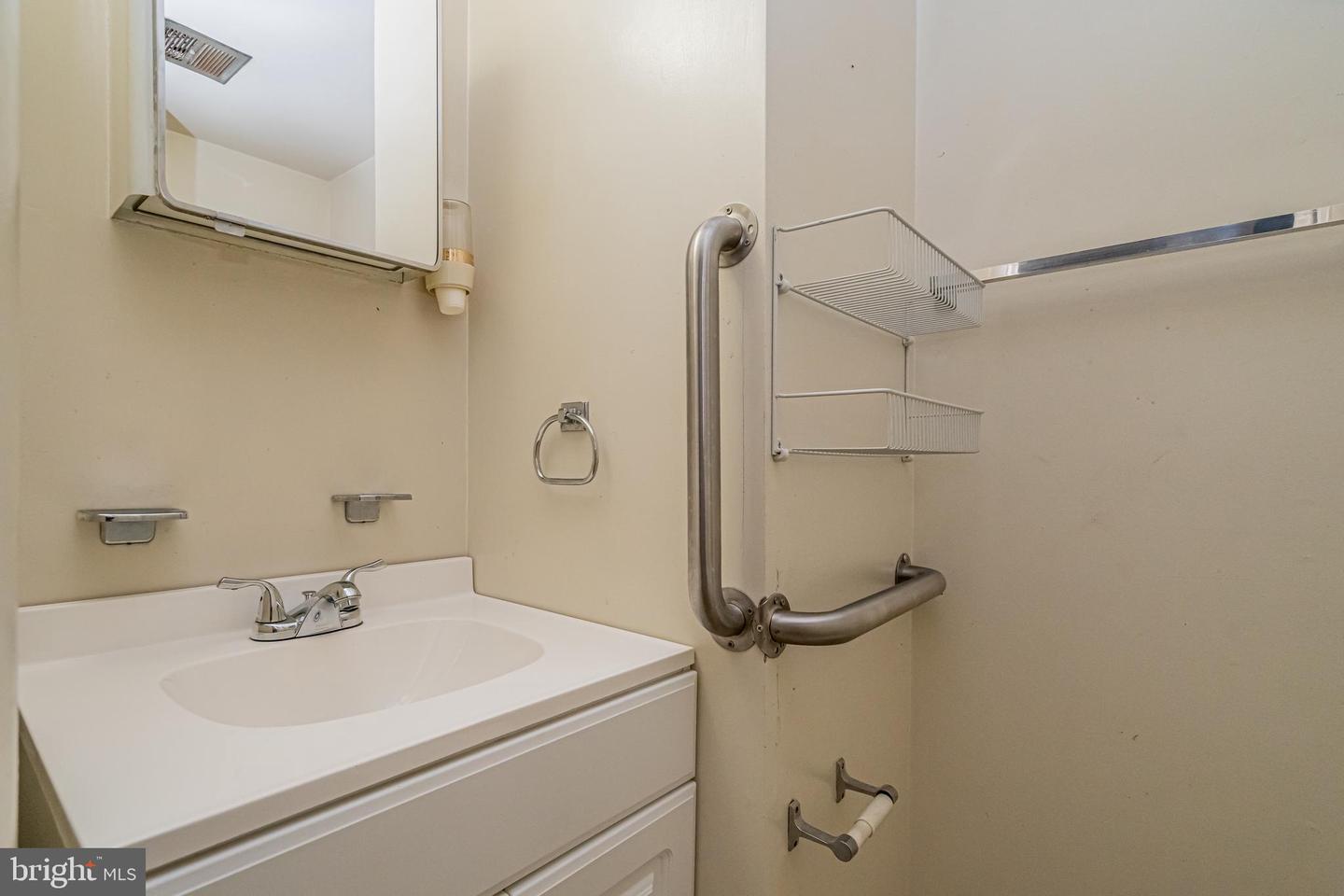 4404 FOREST GLEN CT, ANNANDALE, Virginia 22003, 4 Bedrooms Bedrooms, ,2 BathroomsBathrooms,Residential,For sale,4404 FOREST GLEN CT,VAFX2239570 MLS # VAFX2239570