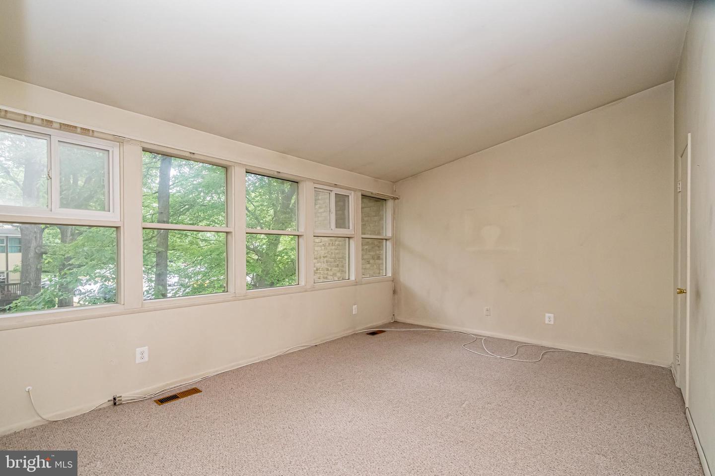 4404 FOREST GLEN CT, ANNANDALE, Virginia 22003, 4 Bedrooms Bedrooms, ,2 BathroomsBathrooms,Residential,For sale,4404 FOREST GLEN CT,VAFX2239570 MLS # VAFX2239570