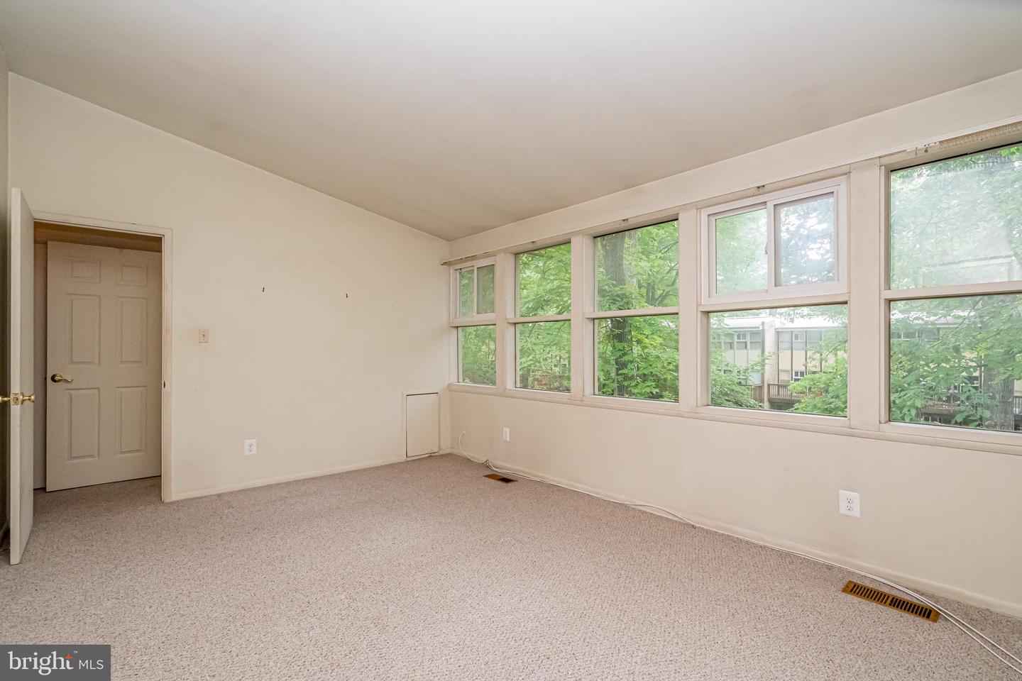 4404 FOREST GLEN CT, ANNANDALE, Virginia 22003, 4 Bedrooms Bedrooms, ,2 BathroomsBathrooms,Residential,For sale,4404 FOREST GLEN CT,VAFX2239570 MLS # VAFX2239570