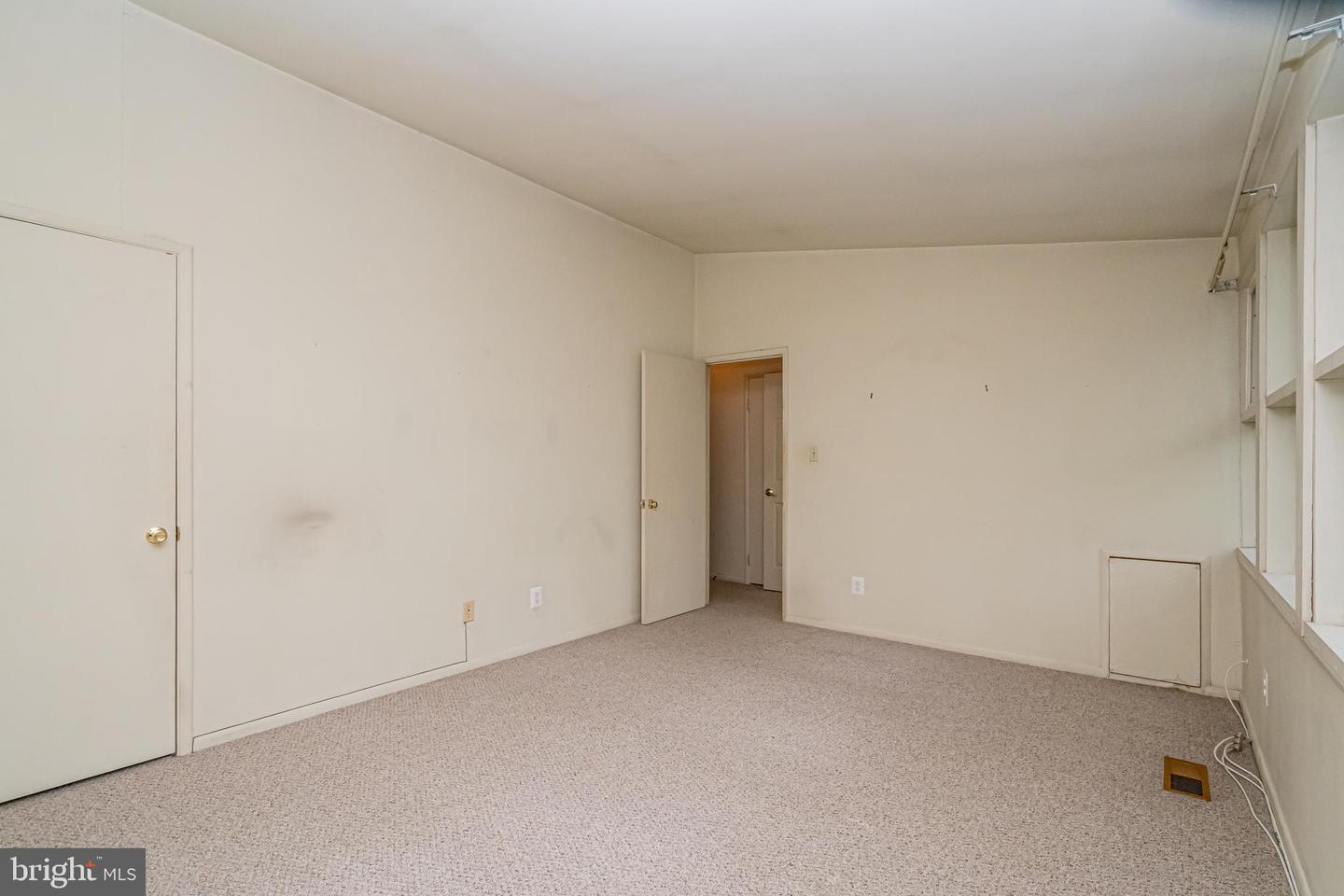 4404 FOREST GLEN CT, ANNANDALE, Virginia 22003, 4 Bedrooms Bedrooms, ,2 BathroomsBathrooms,Residential,For sale,4404 FOREST GLEN CT,VAFX2239570 MLS # VAFX2239570