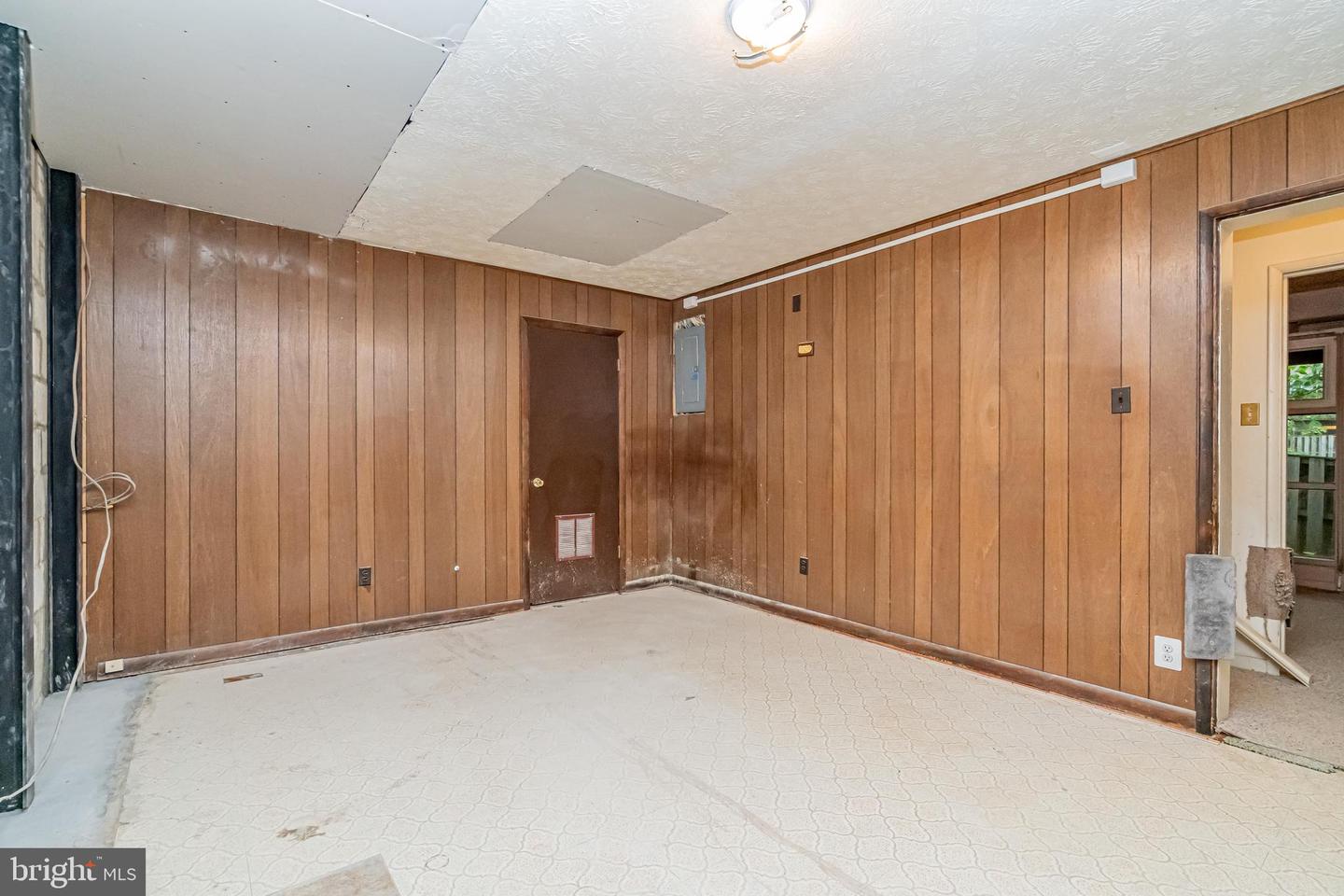 4404 FOREST GLEN CT, ANNANDALE, Virginia 22003, 4 Bedrooms Bedrooms, ,2 BathroomsBathrooms,Residential,For sale,4404 FOREST GLEN CT,VAFX2239570 MLS # VAFX2239570