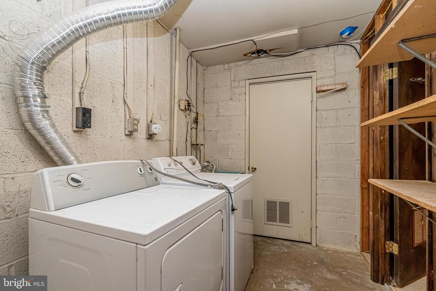 4404 FOREST GLEN CT, ANNANDALE, Virginia 22003, 4 Bedrooms Bedrooms, ,2 BathroomsBathrooms,Residential,For sale,4404 FOREST GLEN CT,VAFX2239570 MLS # VAFX2239570