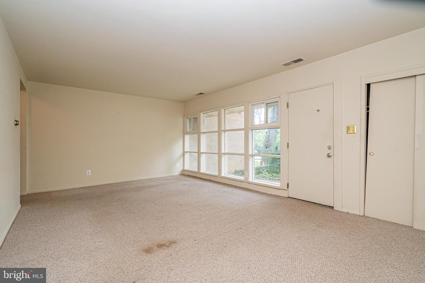4404 FOREST GLEN CT, ANNANDALE, Virginia 22003, 4 Bedrooms Bedrooms, ,2 BathroomsBathrooms,Residential,For sale,4404 FOREST GLEN CT,VAFX2239570 MLS # VAFX2239570