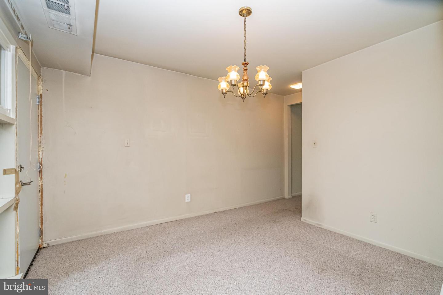 4404 FOREST GLEN CT, ANNANDALE, Virginia 22003, 4 Bedrooms Bedrooms, ,2 BathroomsBathrooms,Residential,For sale,4404 FOREST GLEN CT,VAFX2239570 MLS # VAFX2239570