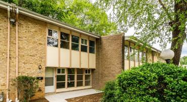 4404 FOREST GLEN CT, ANNANDALE, Virginia 22003, 4 Bedrooms Bedrooms, ,2 BathroomsBathrooms,Residential,For sale,4404 FOREST GLEN CT,VAFX2239570 MLS # VAFX2239570