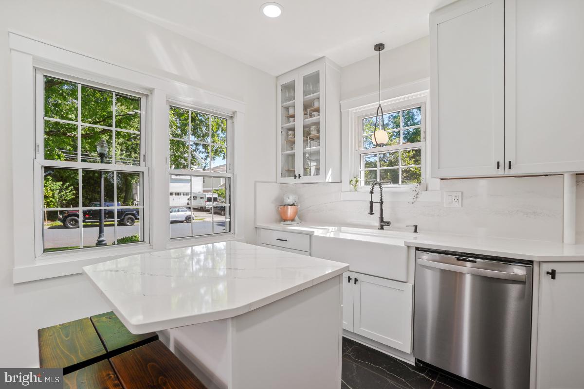 3700 8TH ST S, ARLINGTON, Virginia 22204, 3 Bedrooms Bedrooms, ,3 BathroomsBathrooms,Residential,For sale,3700 8TH ST S,VAAR2057490 MLS # VAAR2057490