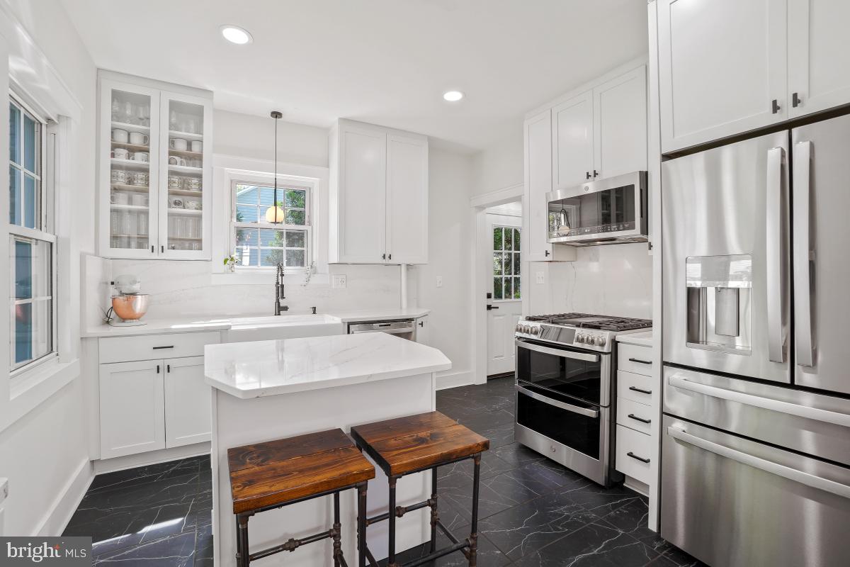 3700 8TH ST S, ARLINGTON, Virginia 22204, 3 Bedrooms Bedrooms, ,3 BathroomsBathrooms,Residential,For sale,3700 8TH ST S,VAAR2057490 MLS # VAAR2057490
