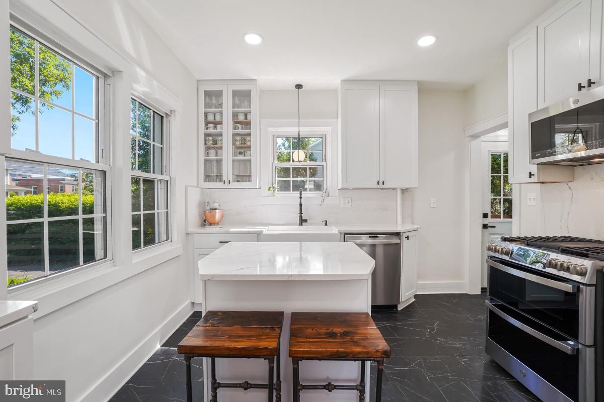 3700 8TH ST S, ARLINGTON, Virginia 22204, 3 Bedrooms Bedrooms, ,3 BathroomsBathrooms,Residential,For sale,3700 8TH ST S,VAAR2057490 MLS # VAAR2057490