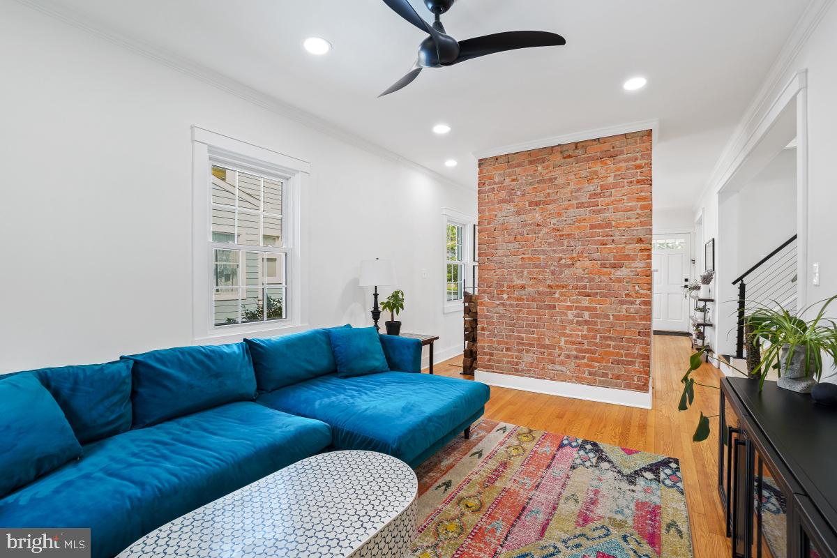 3700 8TH ST S, ARLINGTON, Virginia 22204, 3 Bedrooms Bedrooms, ,3 BathroomsBathrooms,Residential,For sale,3700 8TH ST S,VAAR2057490 MLS # VAAR2057490