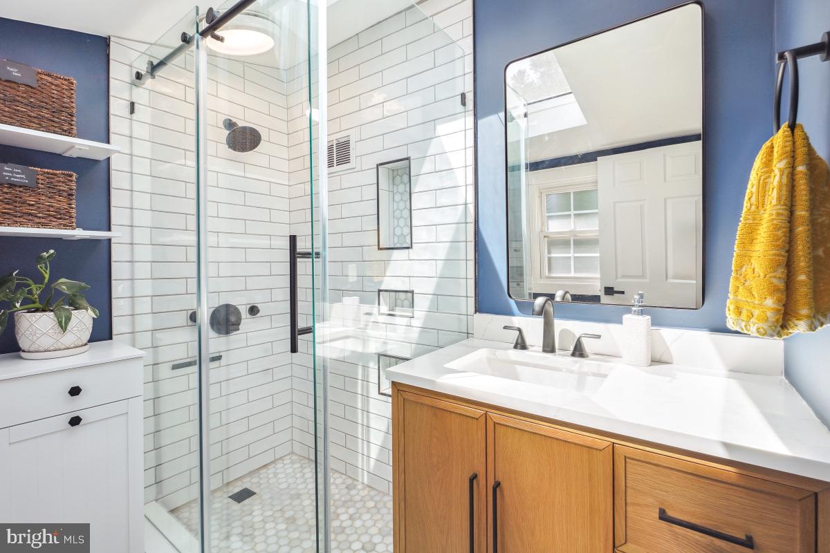 3700 8TH ST S, ARLINGTON, Virginia 22204, 3 Bedrooms Bedrooms, ,3 BathroomsBathrooms,Residential,For sale,3700 8TH ST S,VAAR2057490 MLS # VAAR2057490