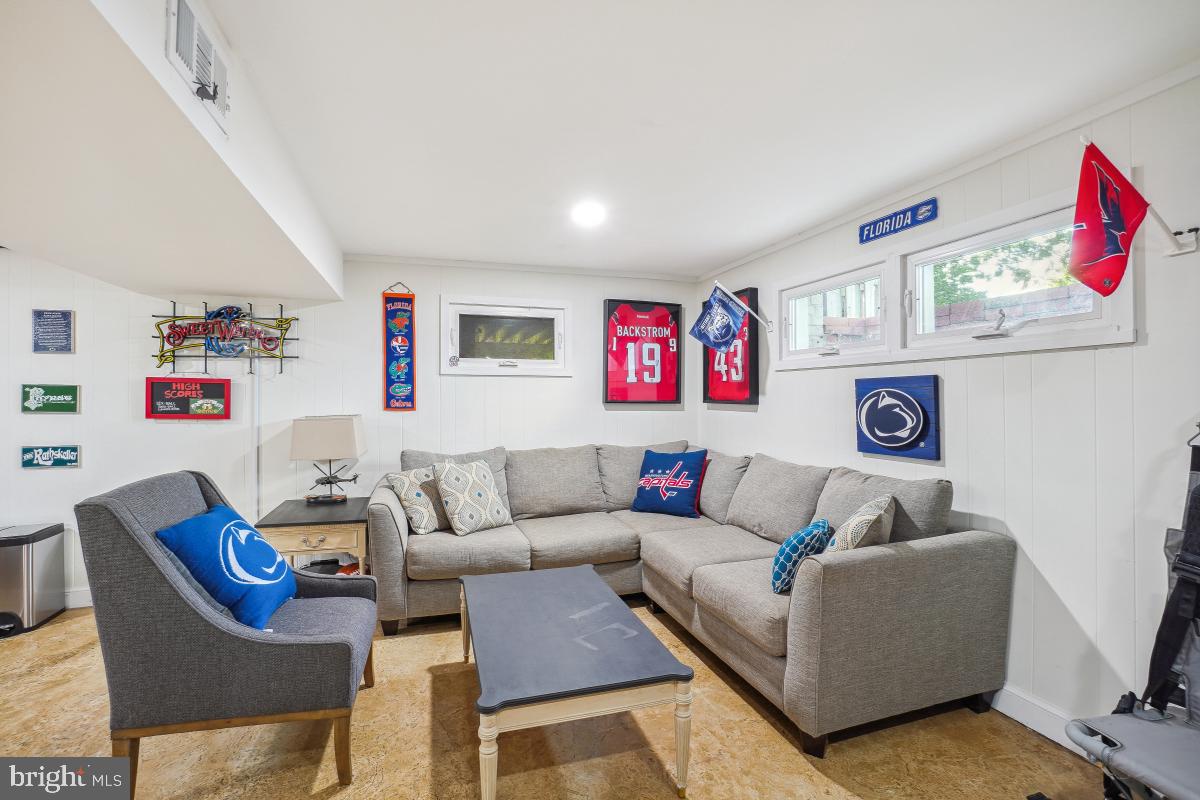 3700 8TH ST S, ARLINGTON, Virginia 22204, 3 Bedrooms Bedrooms, ,3 BathroomsBathrooms,Residential,For sale,3700 8TH ST S,VAAR2057490 MLS # VAAR2057490