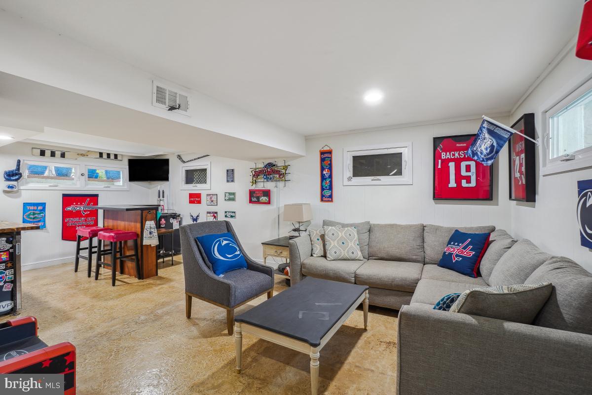3700 8TH ST S, ARLINGTON, Virginia 22204, 3 Bedrooms Bedrooms, ,3 BathroomsBathrooms,Residential,For sale,3700 8TH ST S,VAAR2057490 MLS # VAAR2057490