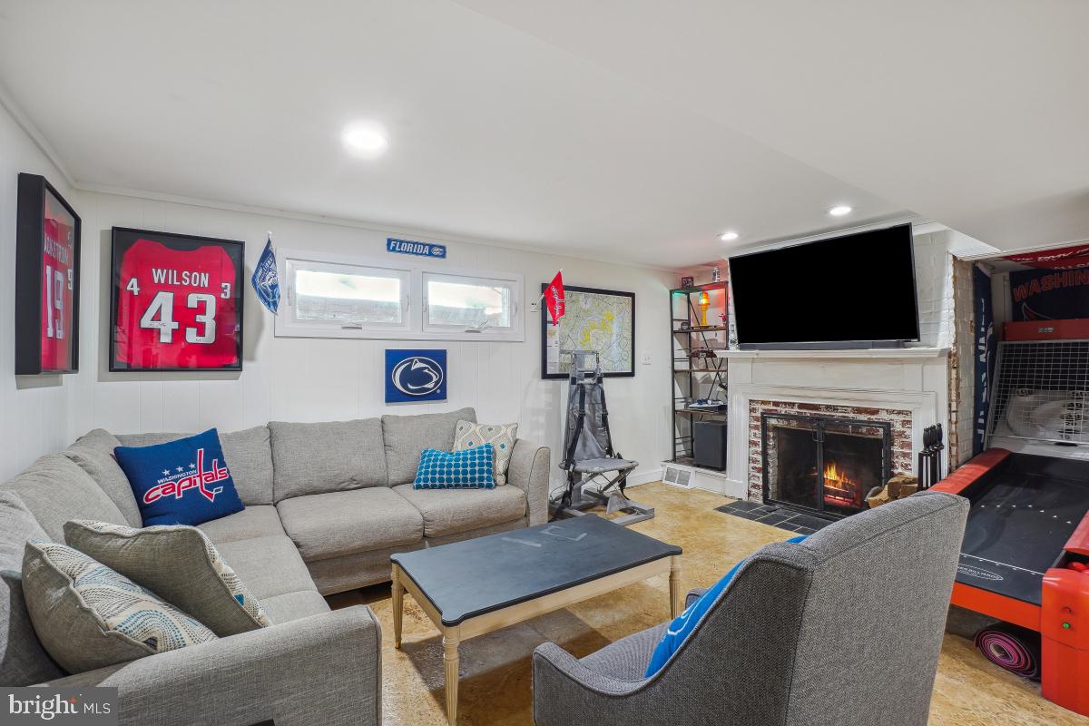 3700 8TH ST S, ARLINGTON, Virginia 22204, 3 Bedrooms Bedrooms, ,3 BathroomsBathrooms,Residential,For sale,3700 8TH ST S,VAAR2057490 MLS # VAAR2057490