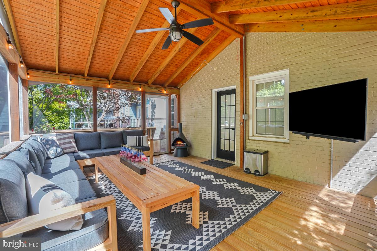 3700 8TH ST S, ARLINGTON, Virginia 22204, 3 Bedrooms Bedrooms, ,3 BathroomsBathrooms,Residential,For sale,3700 8TH ST S,VAAR2057490 MLS # VAAR2057490