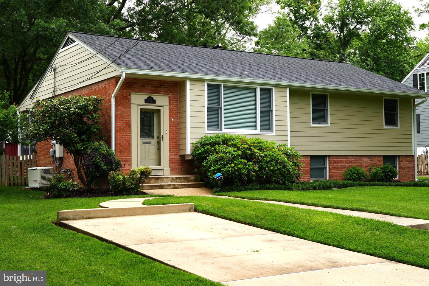 8419 CROWLEY PL, ALEXANDRIA, Virginia 22308, 4 Bedrooms Bedrooms, 13 Rooms Rooms,3 BathroomsBathrooms,Residential,For sale,8419 CROWLEY PL,VAFX2241920 MLS # VAFX2241920