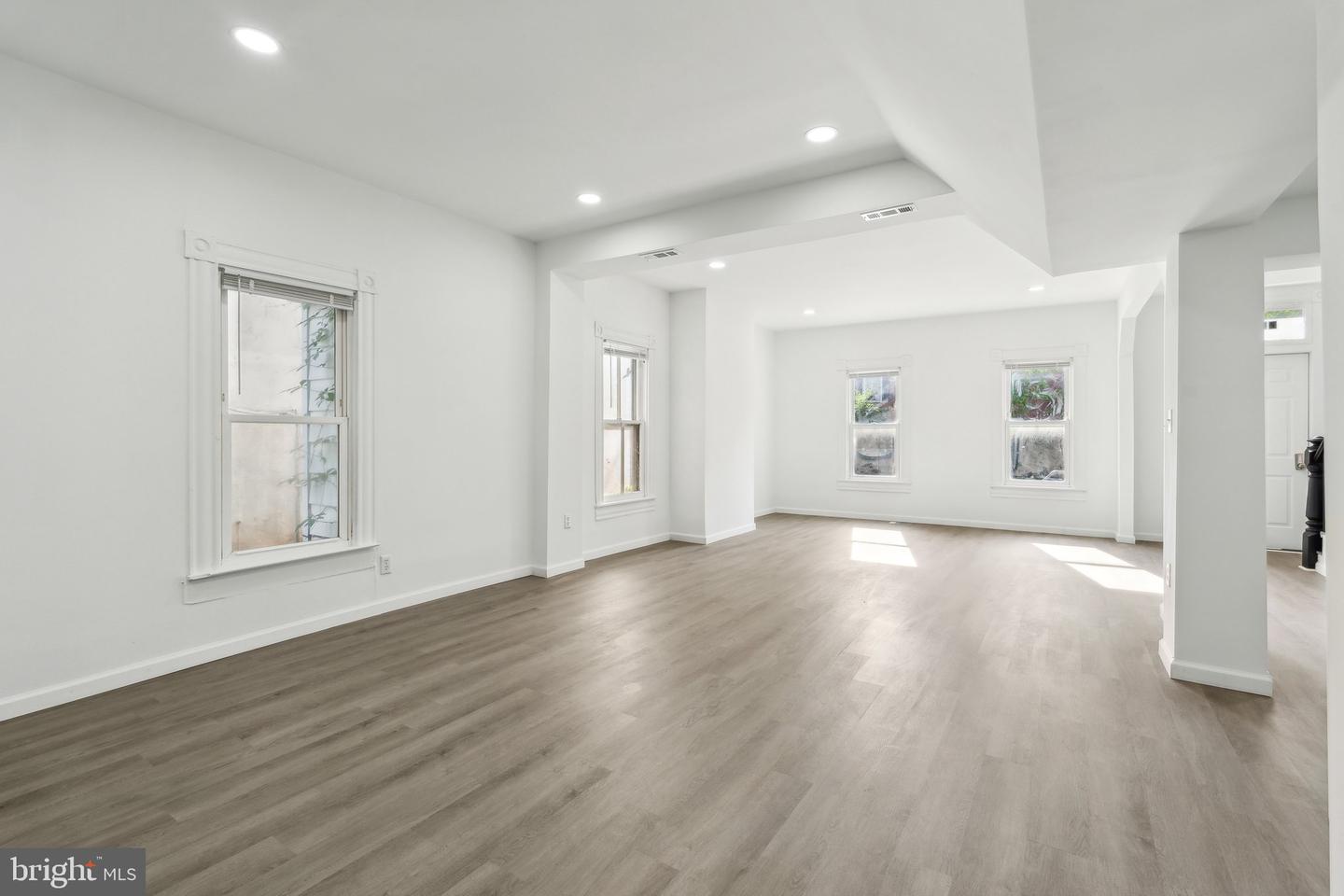 707 S BRADDOCK ST, WINCHESTER, Virginia 22601, 5 Bedrooms Bedrooms, ,2 BathroomsBathrooms,Residential,For sale,707 S BRADDOCK ST,VAWI2007716 MLS # VAWI2007716