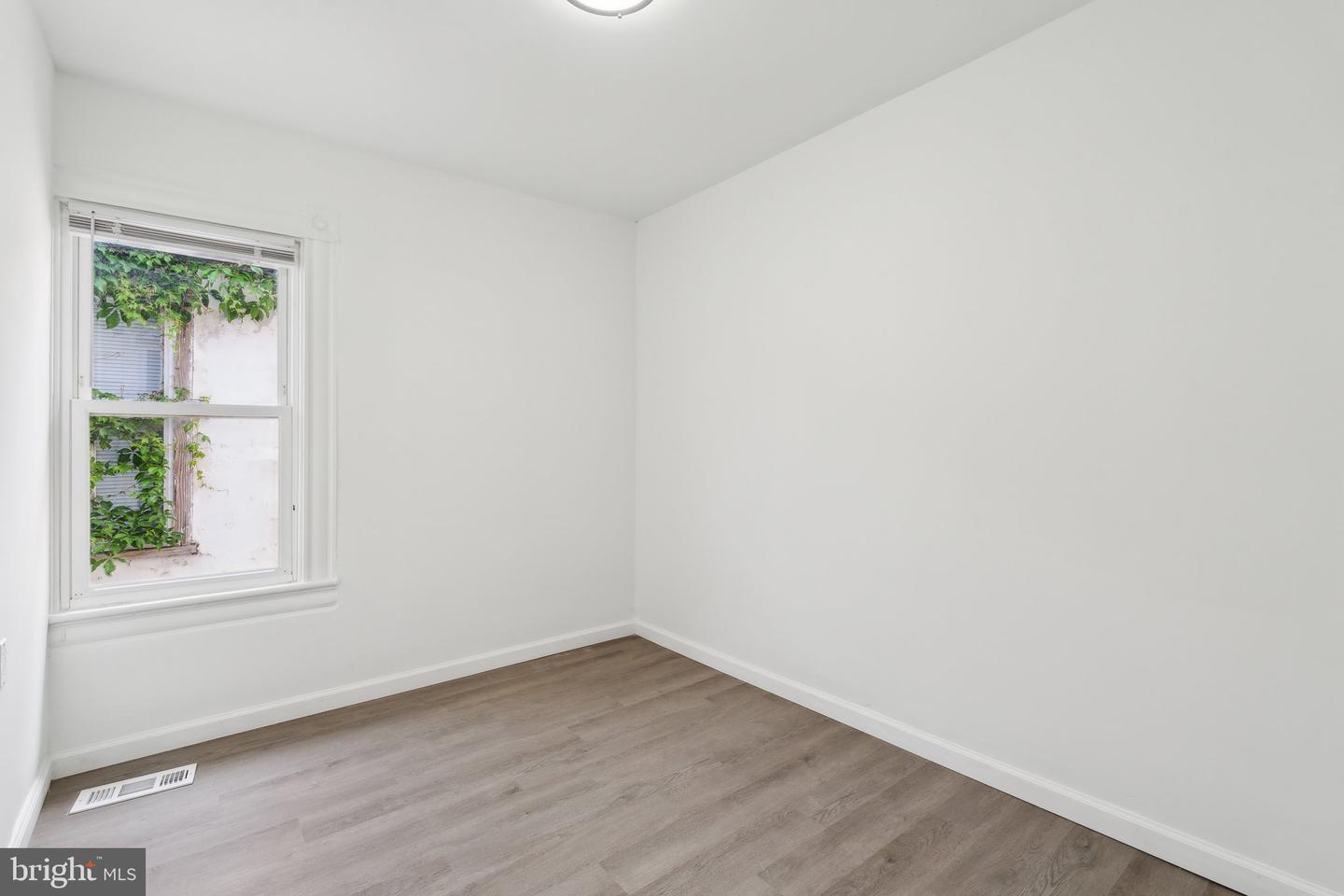 707 S BRADDOCK ST, WINCHESTER, Virginia 22601, 5 Bedrooms Bedrooms, ,2 BathroomsBathrooms,Residential,For sale,707 S BRADDOCK ST,VAWI2007716 MLS # VAWI2007716