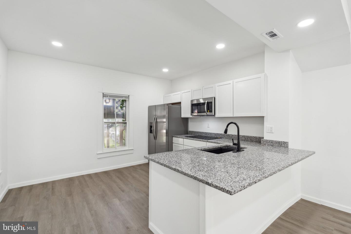 707 S BRADDOCK ST, WINCHESTER, Virginia 22601, 5 Bedrooms Bedrooms, ,2 BathroomsBathrooms,Residential,For sale,707 S BRADDOCK ST,VAWI2007716 MLS # VAWI2007716