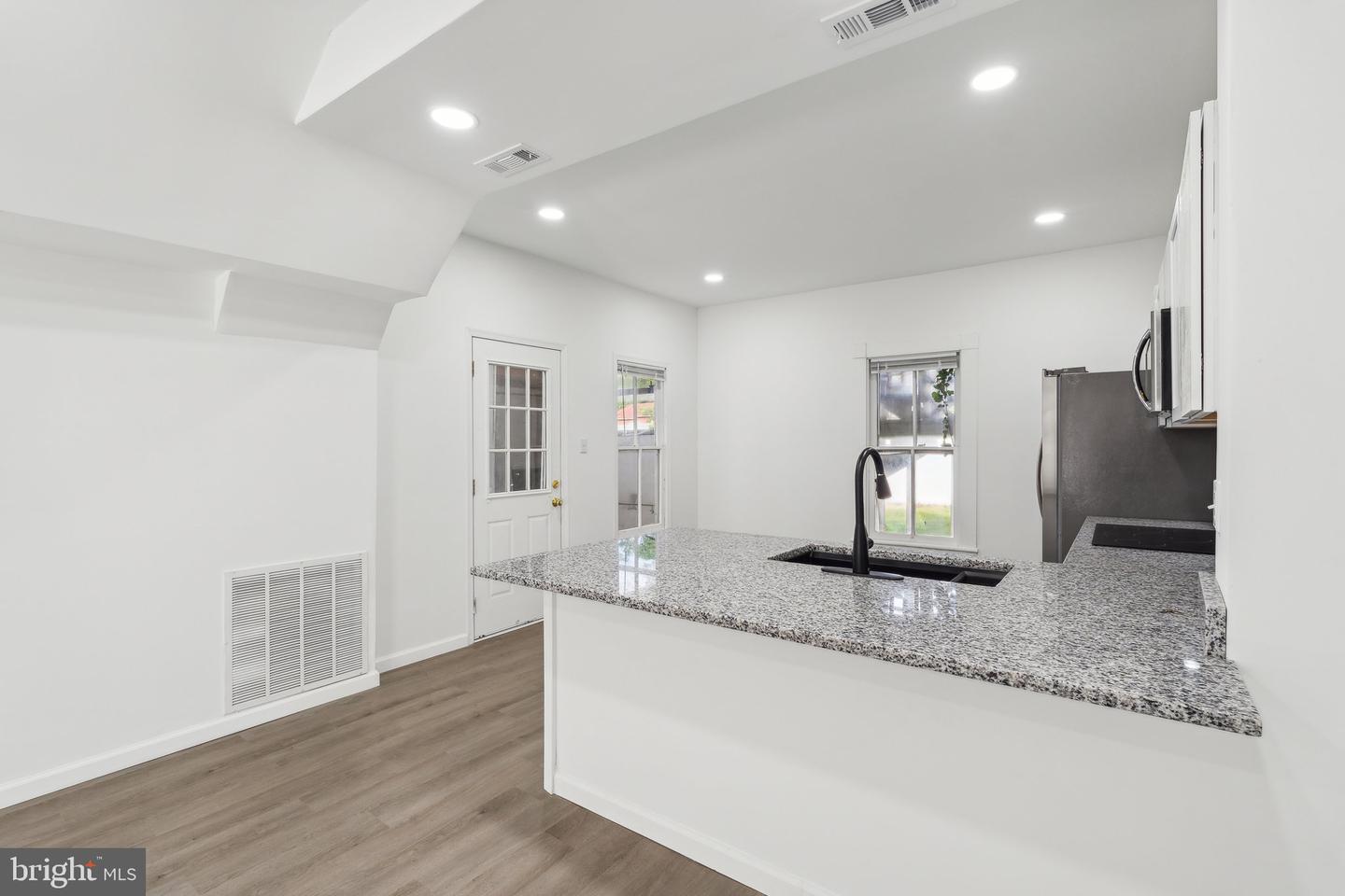 707 S BRADDOCK ST, WINCHESTER, Virginia 22601, 5 Bedrooms Bedrooms, ,2 BathroomsBathrooms,Residential,For sale,707 S BRADDOCK ST,VAWI2007716 MLS # VAWI2007716