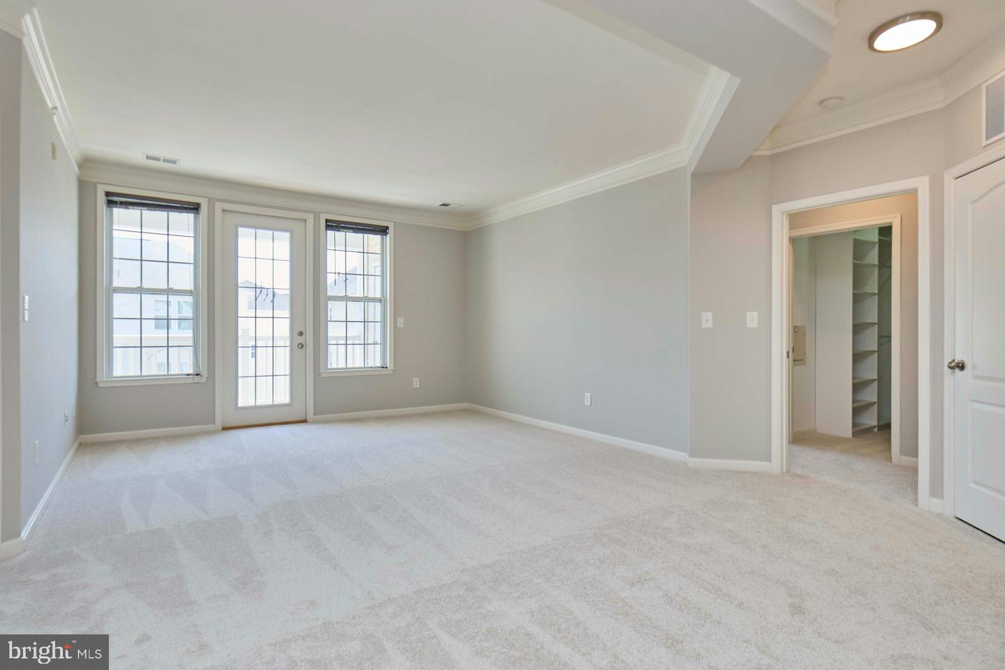 24701 BYRNE MEADOW SQ #402, ALDIE, Virginia 20105, 2 Bedrooms Bedrooms, ,2 BathroomsBathrooms,Residential,For sale,24701 BYRNE MEADOW SQ #402,VALO2096816 MLS # VALO2096816