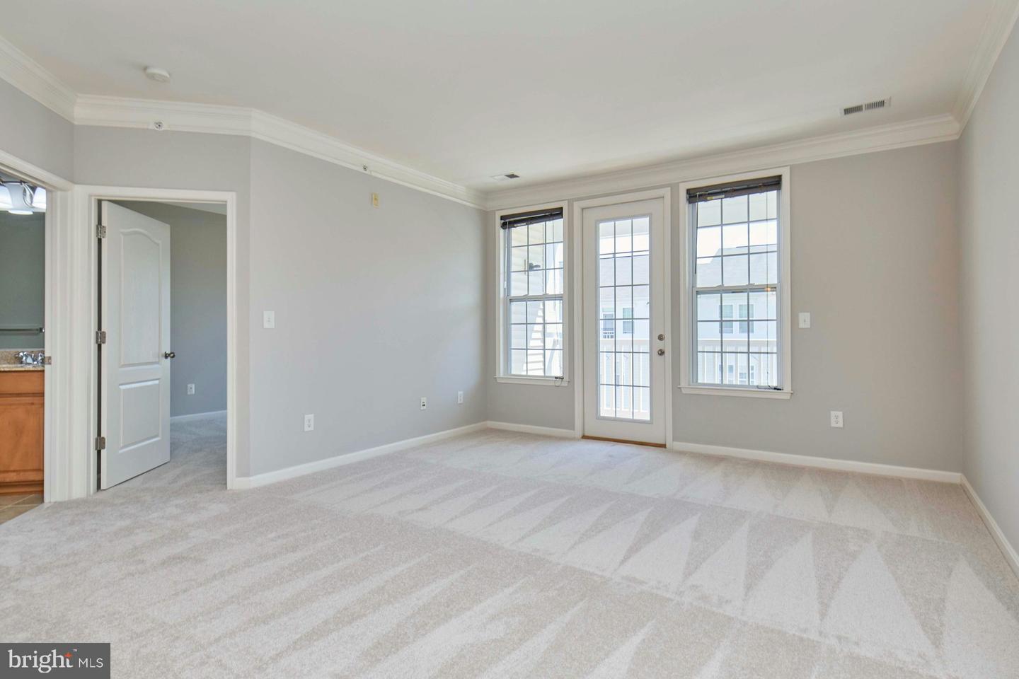 24701 BYRNE MEADOW SQ #402, ALDIE, Virginia 20105, 2 Bedrooms Bedrooms, ,2 BathroomsBathrooms,Residential,For sale,24701 BYRNE MEADOW SQ #402,VALO2096816 MLS # VALO2096816