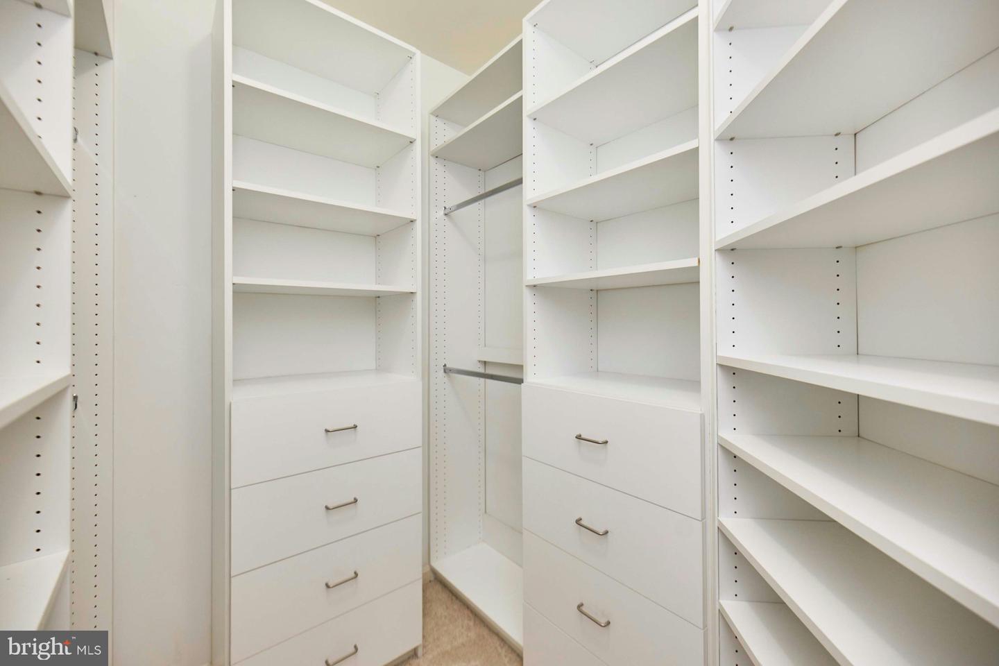 24701 BYRNE MEADOW SQ #402, ALDIE, Virginia 20105, 2 Bedrooms Bedrooms, ,2 BathroomsBathrooms,Residential,For sale,24701 BYRNE MEADOW SQ #402,VALO2096816 MLS # VALO2096816