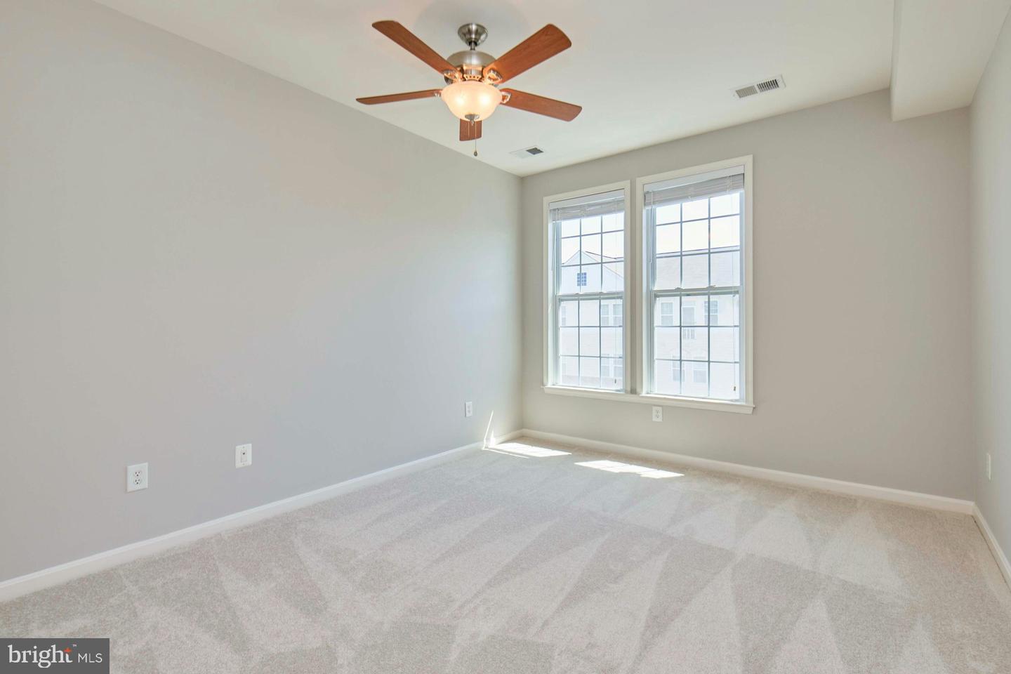 24701 BYRNE MEADOW SQ #402, ALDIE, Virginia 20105, 2 Bedrooms Bedrooms, ,2 BathroomsBathrooms,Residential,For sale,24701 BYRNE MEADOW SQ #402,VALO2096816 MLS # VALO2096816