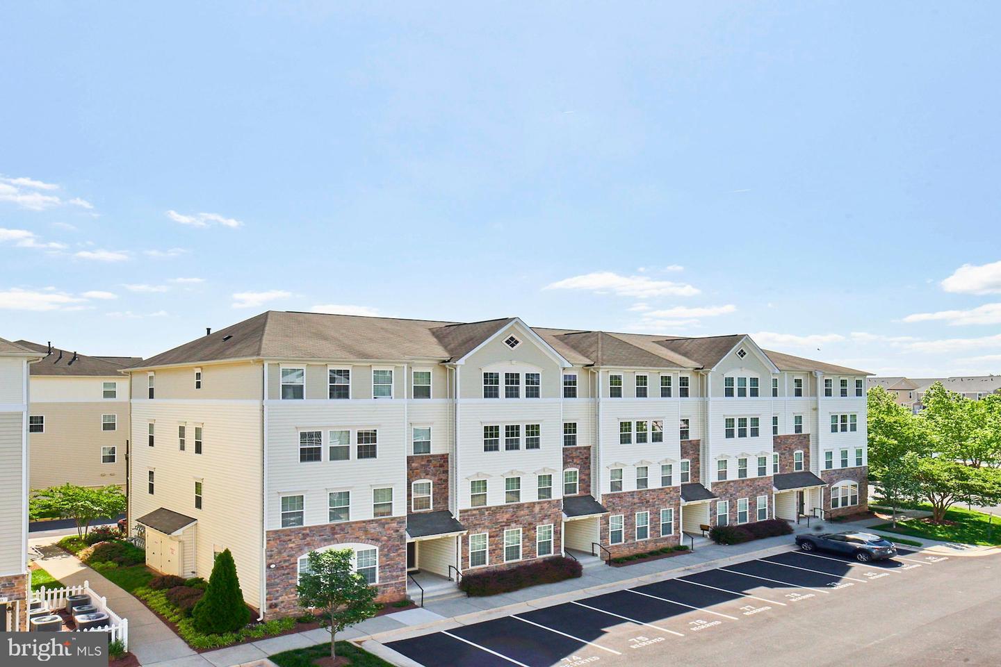 24701 BYRNE MEADOW SQ #402, ALDIE, Virginia 20105, 2 Bedrooms Bedrooms, ,2 BathroomsBathrooms,Residential,For sale,24701 BYRNE MEADOW SQ #402,VALO2096816 MLS # VALO2096816