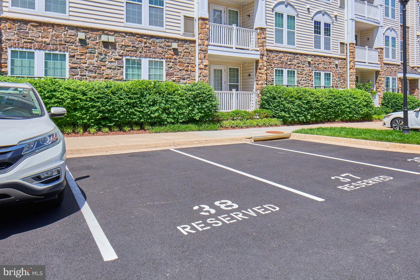 24701 BYRNE MEADOW SQ #402, ALDIE, Virginia 20105, 2 Bedrooms Bedrooms, ,2 BathroomsBathrooms,Residential,For sale,24701 BYRNE MEADOW SQ #402,VALO2096816 MLS # VALO2096816