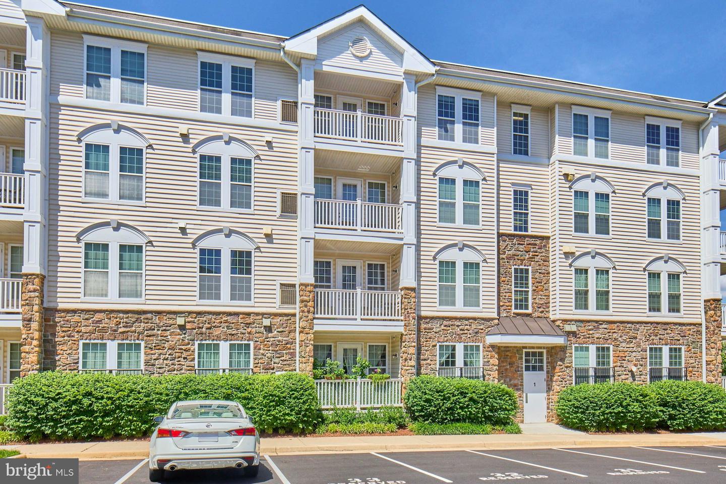 24701 BYRNE MEADOW SQ #402, ALDIE, Virginia 20105, 2 Bedrooms Bedrooms, ,2 BathroomsBathrooms,Residential,For sale,24701 BYRNE MEADOW SQ #402,VALO2096816 MLS # VALO2096816