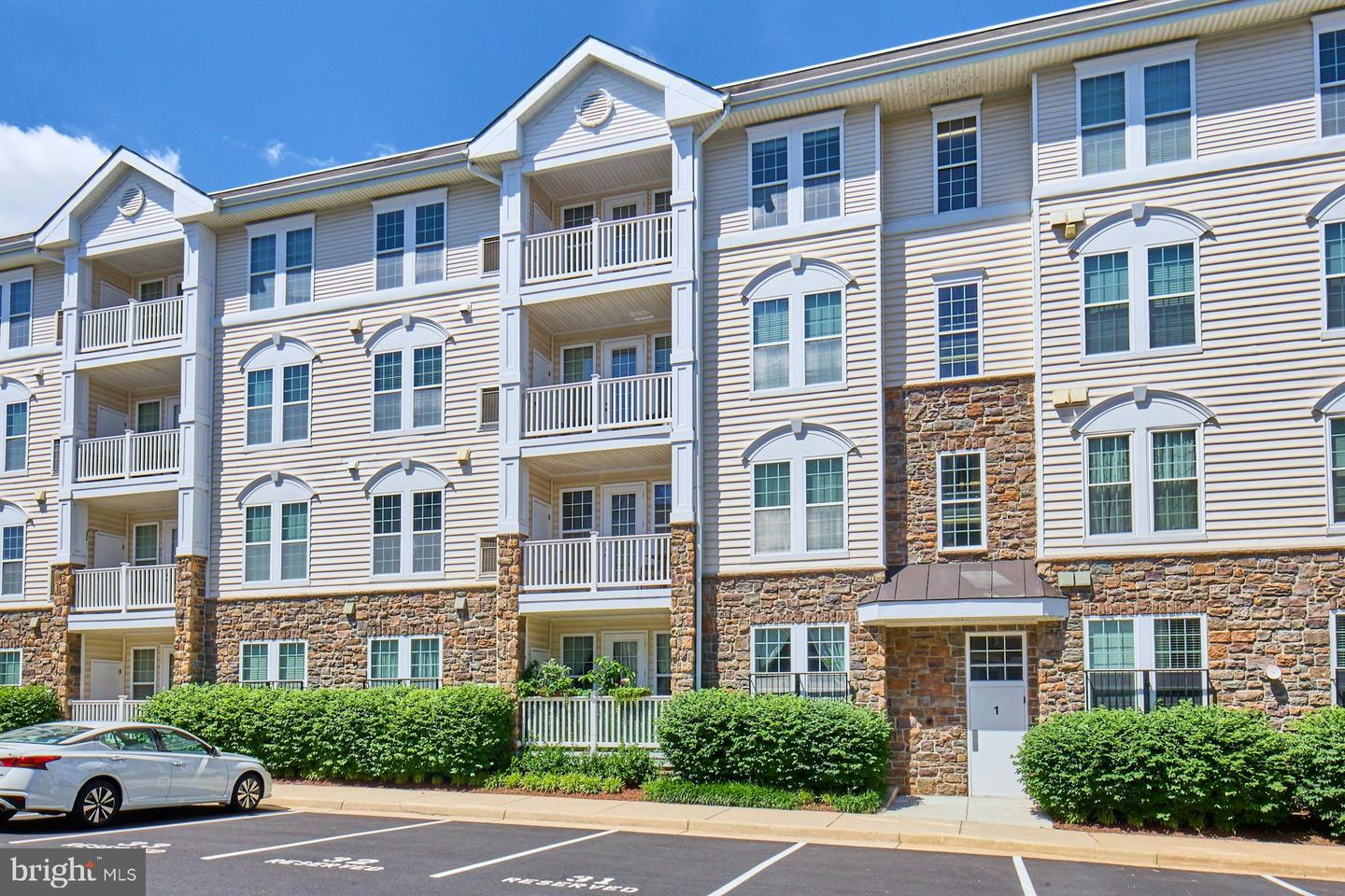 24701 BYRNE MEADOW SQ #402, ALDIE, Virginia 20105, 2 Bedrooms Bedrooms, ,2 BathroomsBathrooms,Residential,For sale,24701 BYRNE MEADOW SQ #402,VALO2096816 MLS # VALO2096816