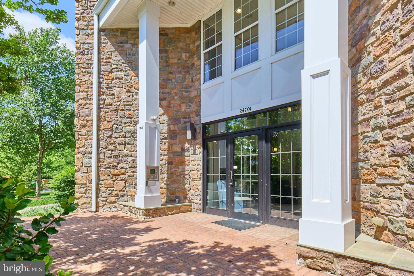 24701 BYRNE MEADOW SQ #402, ALDIE, Virginia 20105, 2 Bedrooms Bedrooms, ,2 BathroomsBathrooms,Residential,For sale,24701 BYRNE MEADOW SQ #402,VALO2096816 MLS # VALO2096816
