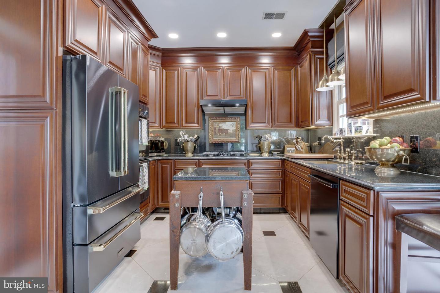 10451 BRECKINRIDGE LN, FAIRFAX, Virginia 22030, 3 Bedrooms Bedrooms, ,3 BathroomsBathrooms,Residential,For sale,10451 BRECKINRIDGE LN,VAFC2006340 MLS # VAFC2006340