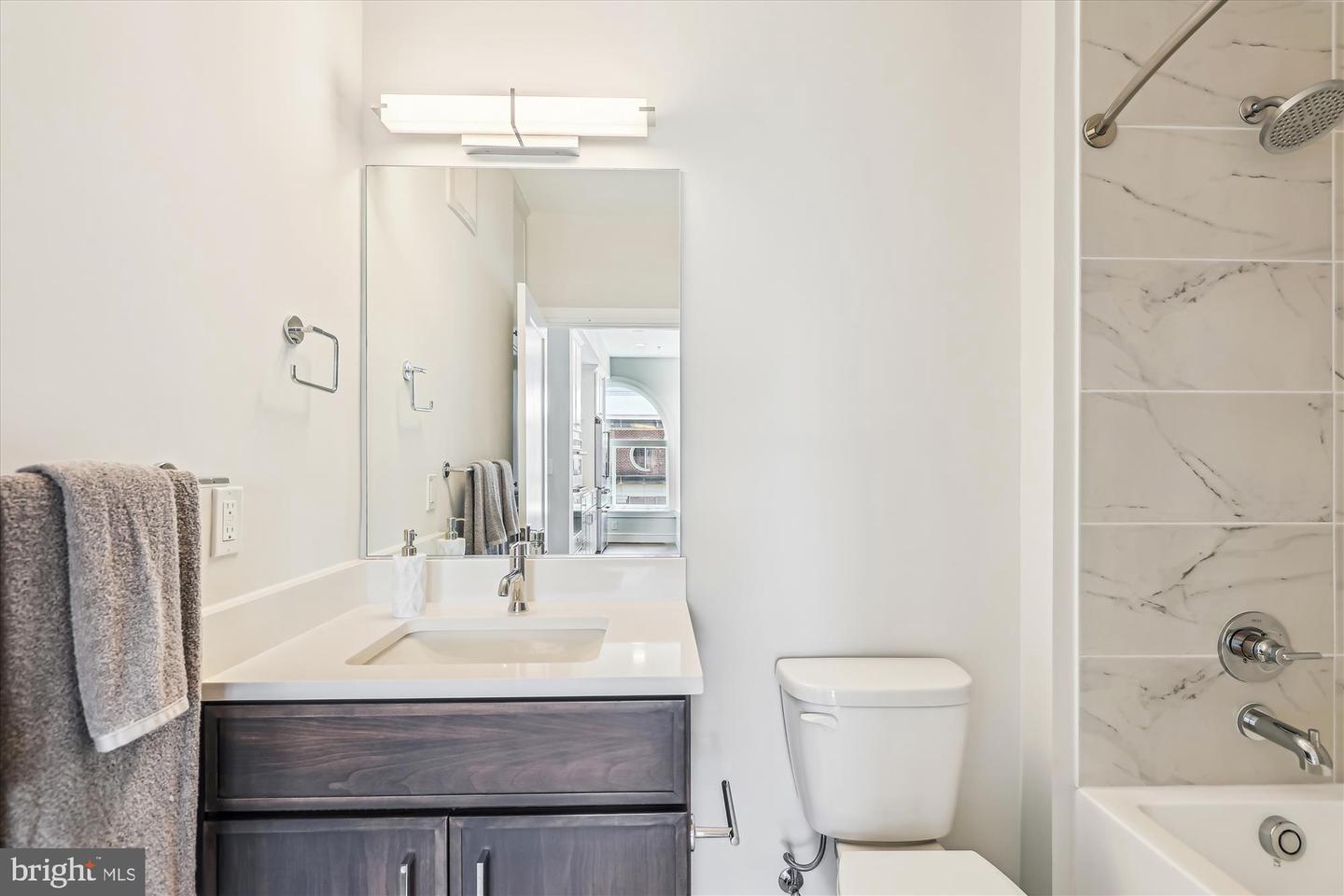 625 SLATERS LN #407, ALEXANDRIA, Virginia 22314, 2 Bedrooms Bedrooms, ,2 BathroomsBathrooms,Residential,For sale,625 SLATERS LN #407,VAAX2045514 MLS # VAAX2045514