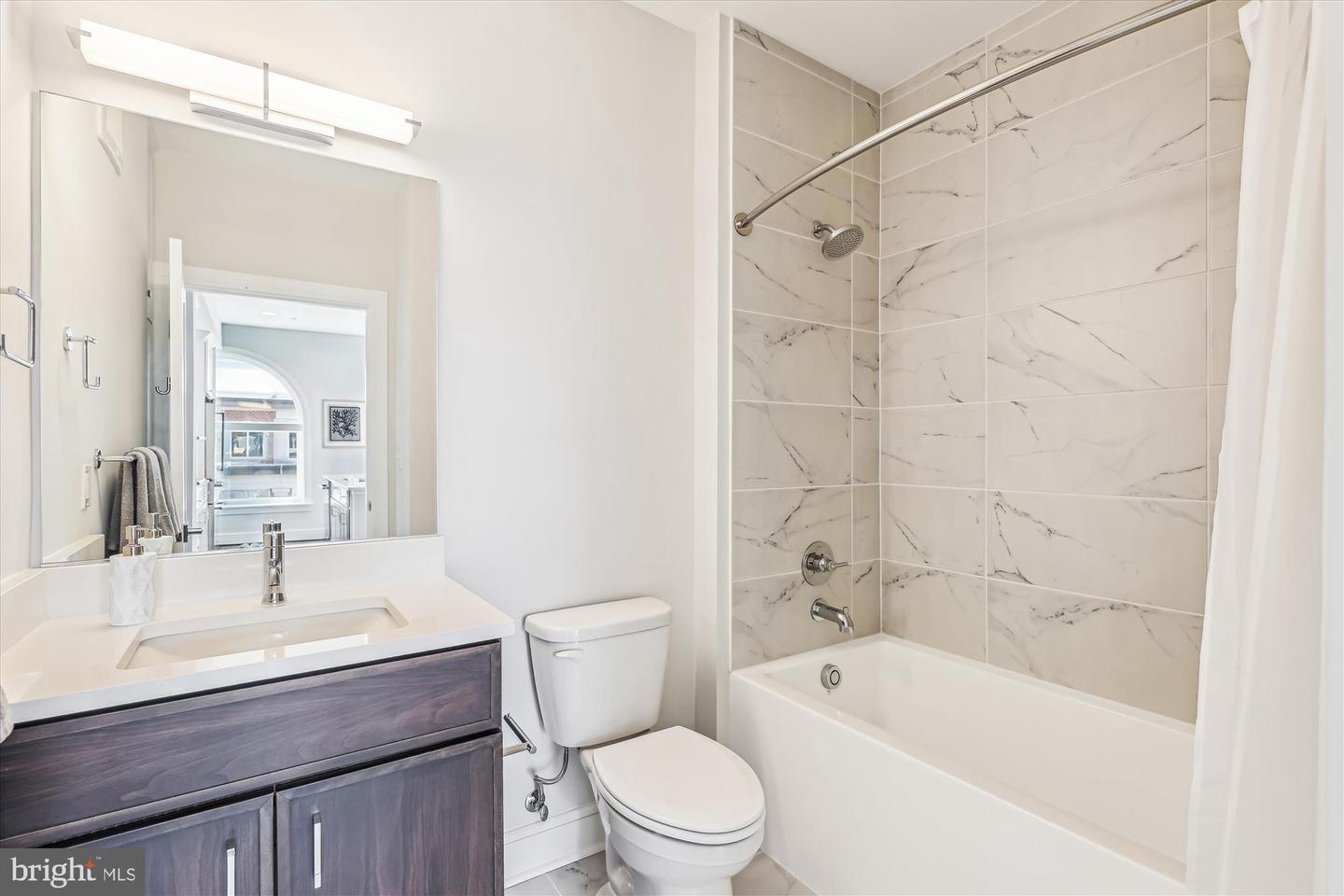 625 SLATERS LN #407, ALEXANDRIA, Virginia 22314, 2 Bedrooms Bedrooms, ,2 BathroomsBathrooms,Residential,For sale,625 SLATERS LN #407,VAAX2045514 MLS # VAAX2045514