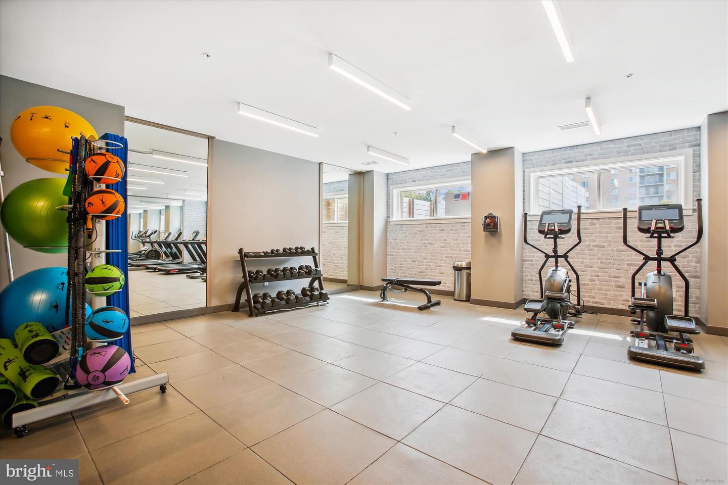 625 SLATERS LN #407, ALEXANDRIA, Virginia 22314, 2 Bedrooms Bedrooms, ,2 BathroomsBathrooms,Residential,For sale,625 SLATERS LN #407,VAAX2045514 MLS # VAAX2045514