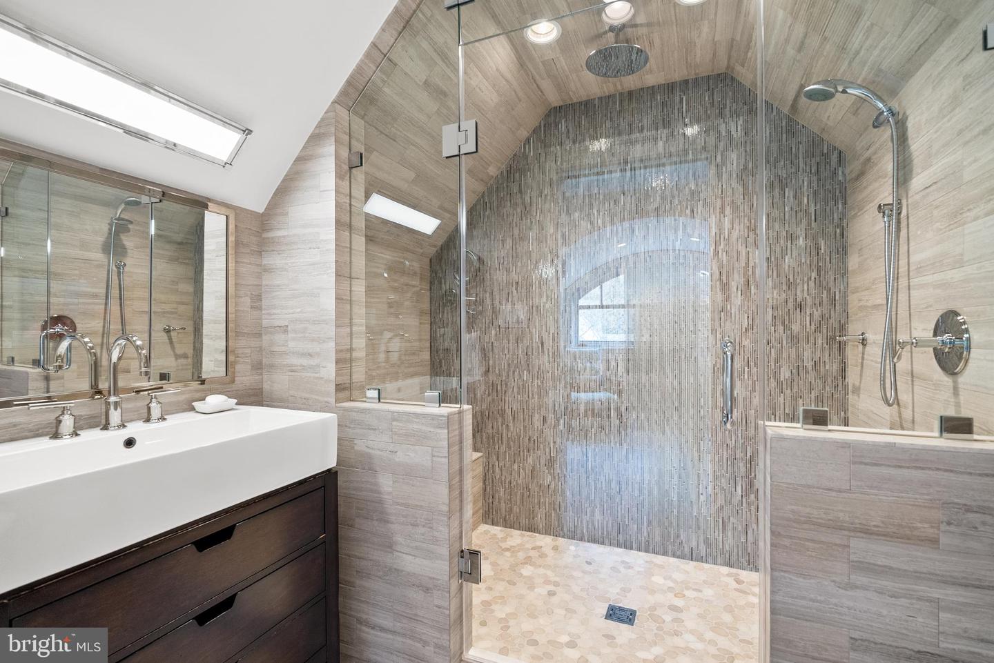 6529 SOTHORON RD, MCLEAN, Virginia 22101, 6 Bedrooms Bedrooms, ,8 BathroomsBathrooms,Residential,For sale,6529 SOTHORON RD,VAFX2242076 MLS # VAFX2242076