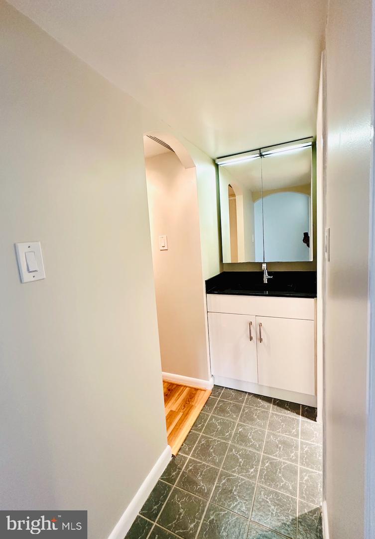 1300 ARMY NAVY DR #1010, ARLINGTON, Virginia 22202, 1 Bedroom Bedrooms, ,1 BathroomBathrooms,Residential,For sale,1300 ARMY NAVY DR #1010,VAAR2057942 MLS # VAAR2057942