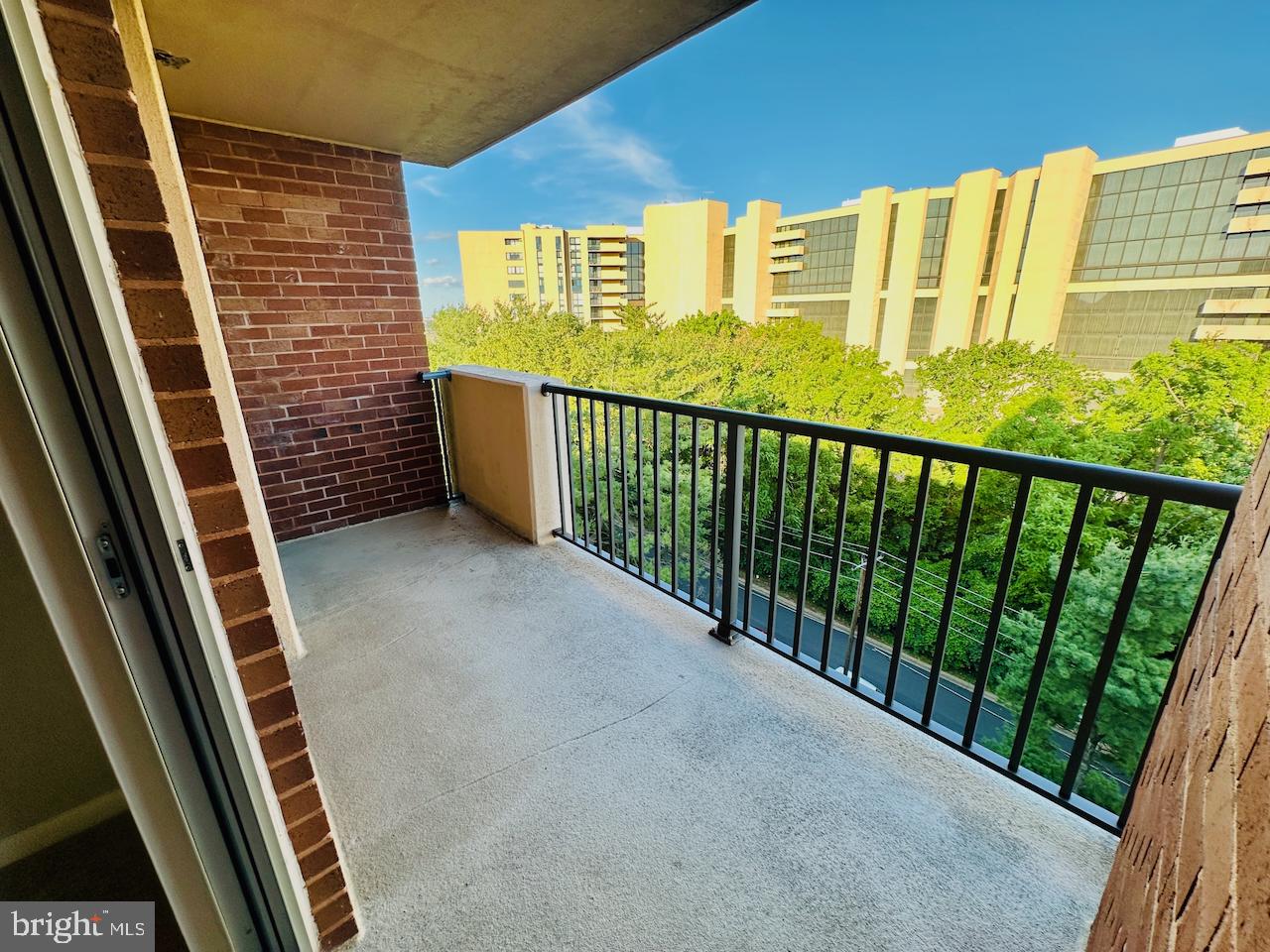 1300 ARMY NAVY DR #1010, ARLINGTON, Virginia 22202, 1 Bedroom Bedrooms, ,1 BathroomBathrooms,Residential,For sale,1300 ARMY NAVY DR #1010,VAAR2057942 MLS # VAAR2057942