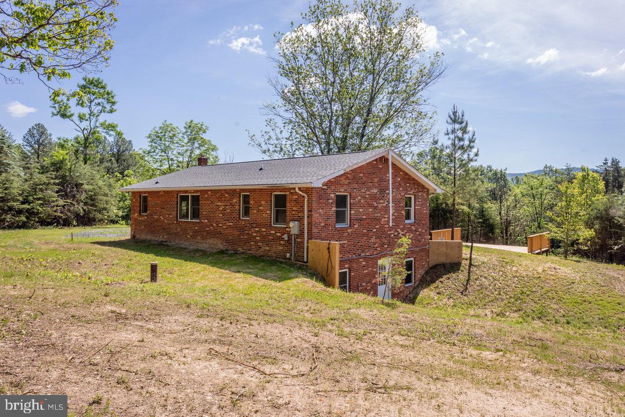 128 WALTER LN, FORT VALLEY, Virginia 22652, 4 Bedrooms Bedrooms, ,2 BathroomsBathrooms,Residential,For sale,128 WALTER LN,VASH2011478 MLS # VASH2011478
