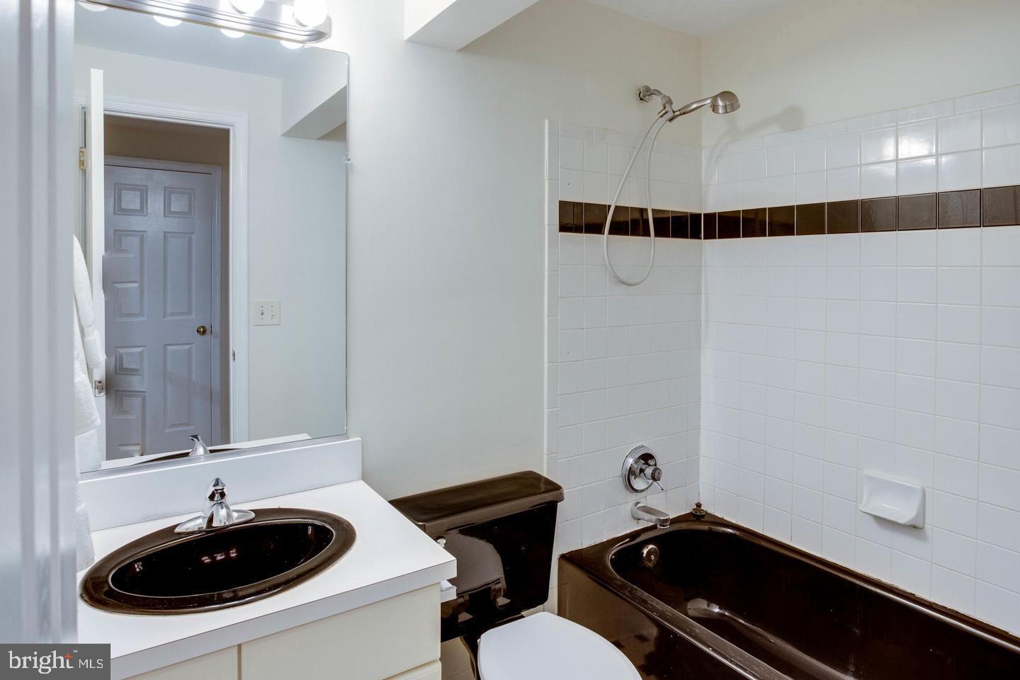 13616 NORTHBOURNE DR, CENTREVILLE, Virginia 20120, 4 Bedrooms Bedrooms, 14 Rooms Rooms,3 BathroomsBathrooms,Residential,For sale,13616 NORTHBOURNE DR,VAFX2242390 MLS # VAFX2242390