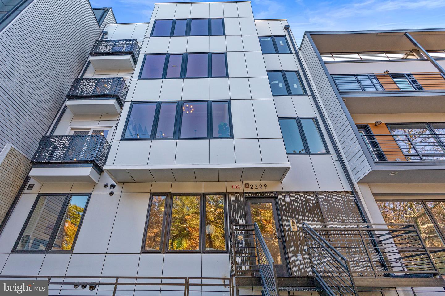 2209 M ST NE #UNIT 3, WASHINGTON, District Of Columbia 20002, 1 Bedroom Bedrooms, ,1 BathroomBathrooms,Residential,For sale,2209 M ST NE #UNIT 3,DCDC2201914 MLS # DCDC2201914
