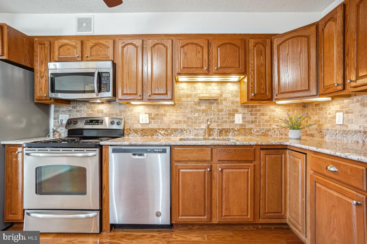 5904 MOUNT EAGLE DR #1105, ALEXANDRIA, Virginia 22303, 2 Bedrooms Bedrooms, 8 Rooms Rooms,2 BathroomsBathrooms,Residential,For sale,5904 MOUNT EAGLE DR #1105,VAFX2242470 MLS # VAFX2242470